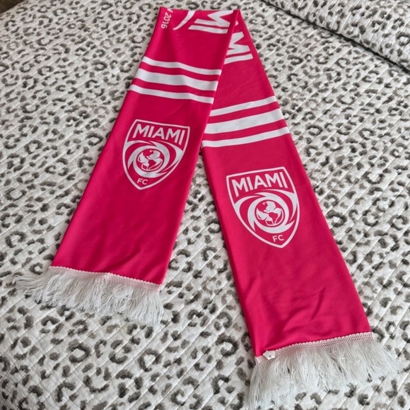 Miami FC Futbol Club Inaugural Season Fan Scarf; Soccer Pink and White; 60" x 7" - Picture 5 of 5